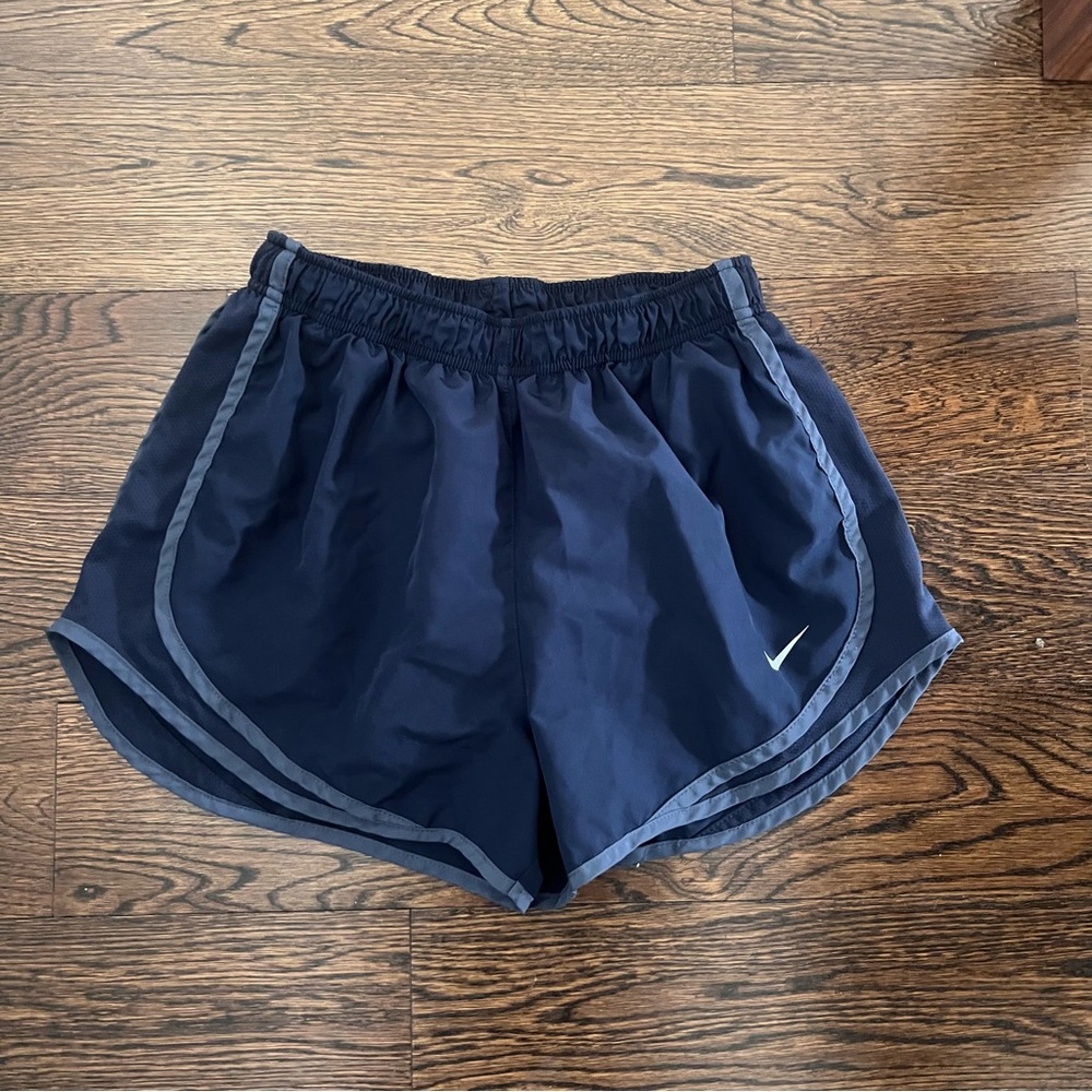 Nike Women's Navy Blue Athletic running Shorts size medium with liner